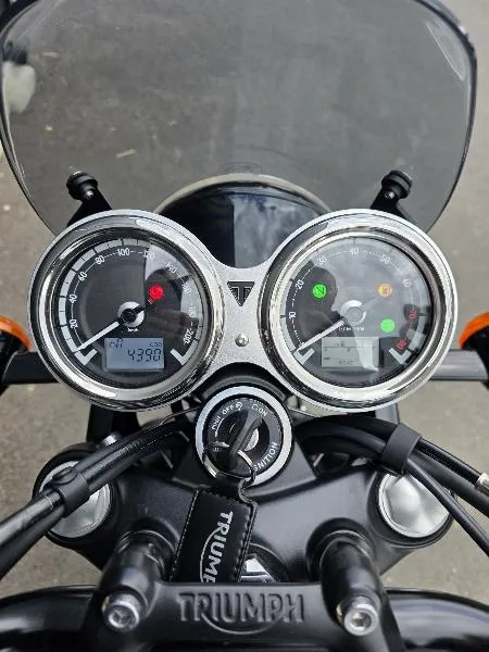 Bonneville T120 Black