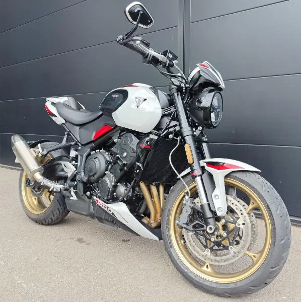 TRIDENT 800