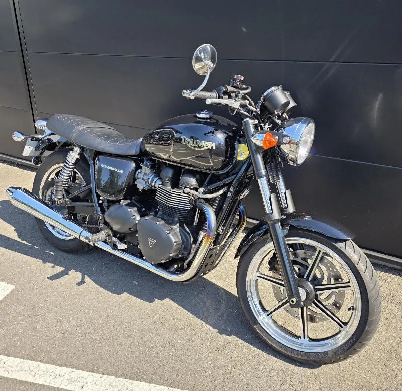 Bonneville T100