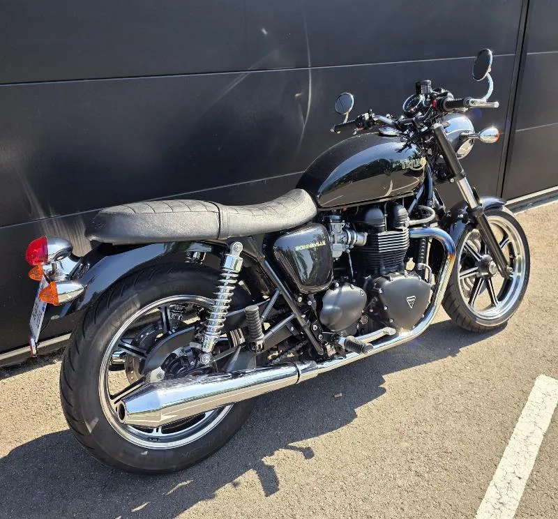 Bonneville T100