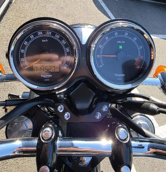 Bonneville T100