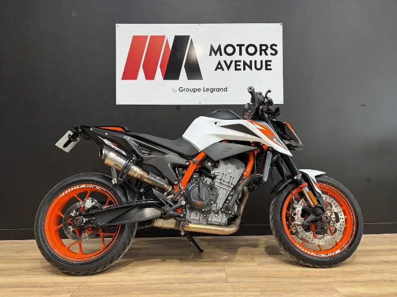 890 DUKE R