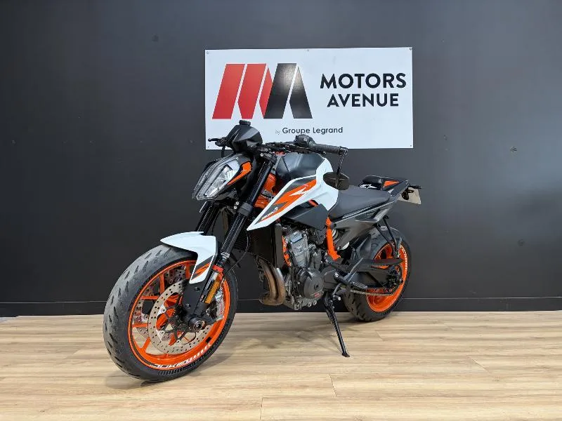890 DUKE R