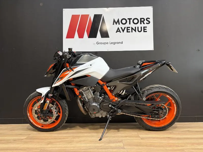 890 DUKE R