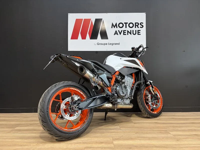 890 DUKE R