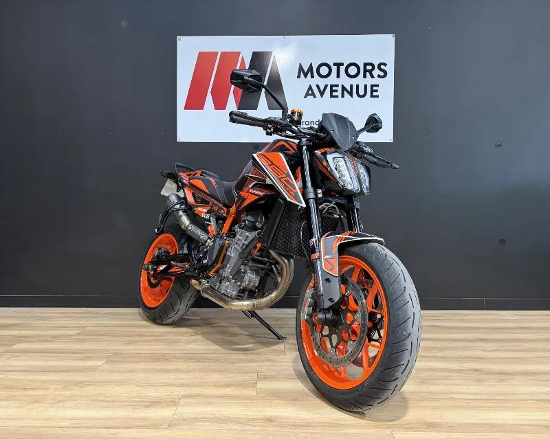 890 DUKE R