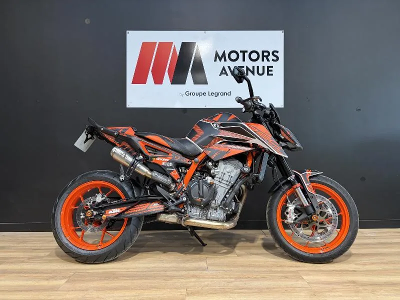 890 DUKE R