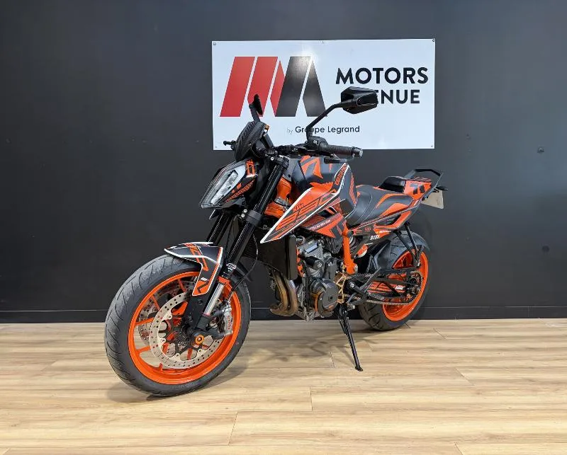890 DUKE R