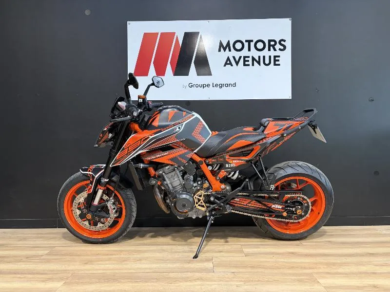 890 DUKE R
