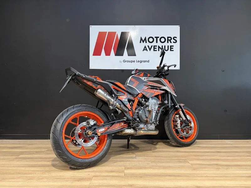 890 DUKE R
