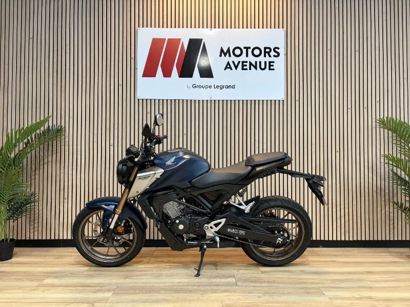 CB 125  R
