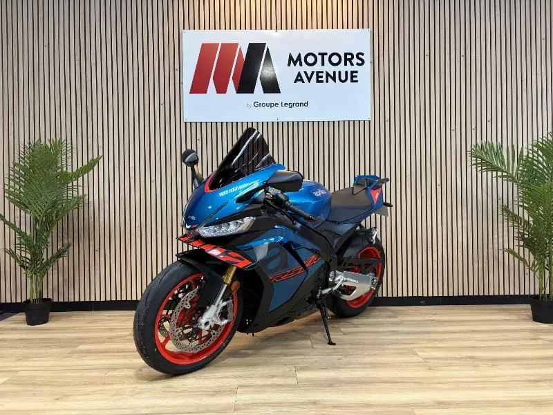RSV4 1100 RR