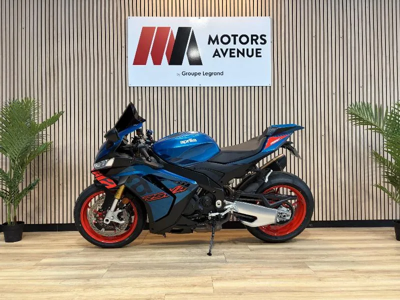 RSV4 1100 RR