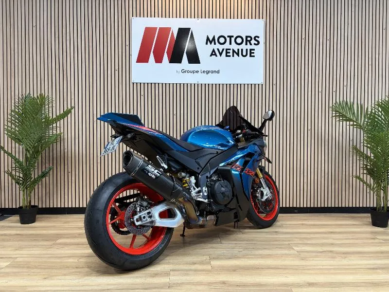 RSV4 1100 RR