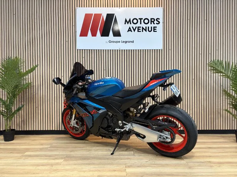 RSV4 1100 RR