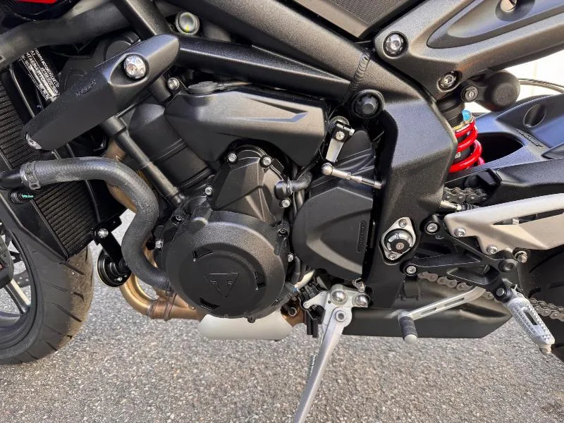 STREET TRIPLE 765 R A2