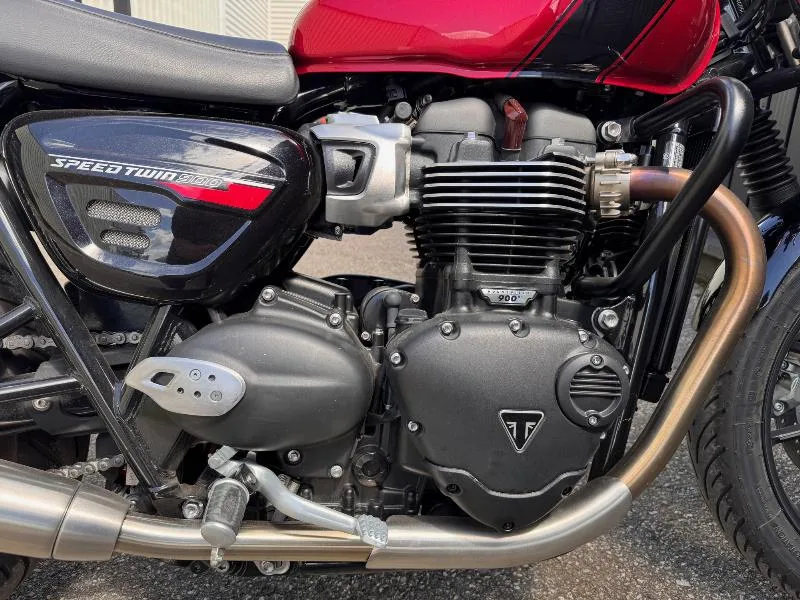 SPEED TWIN 900