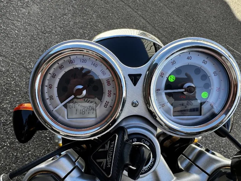 THRUXTON 1200 RS