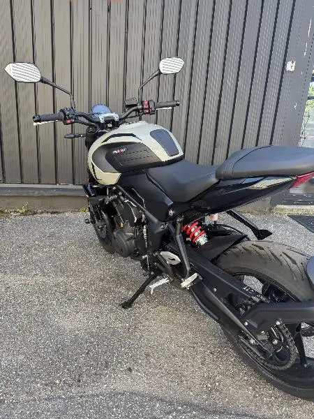 TRIDENT 660