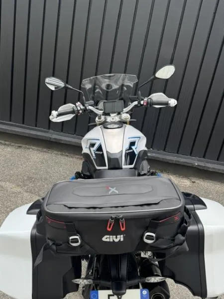 R 1200 R