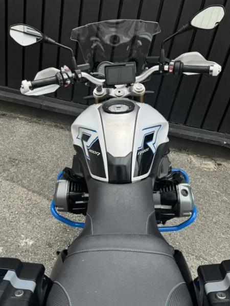 R 1200 R