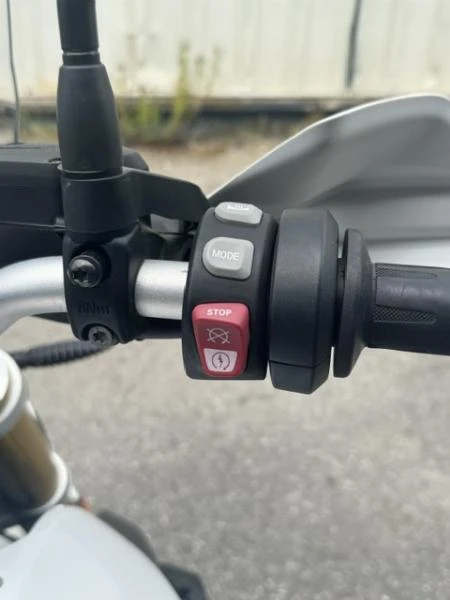 R 1200 R