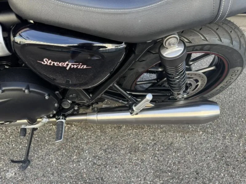 STREET TWIN  900