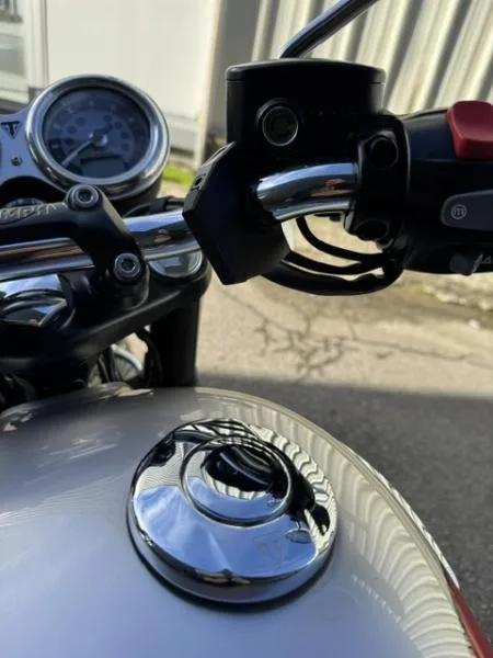 BONNEVILLE T120