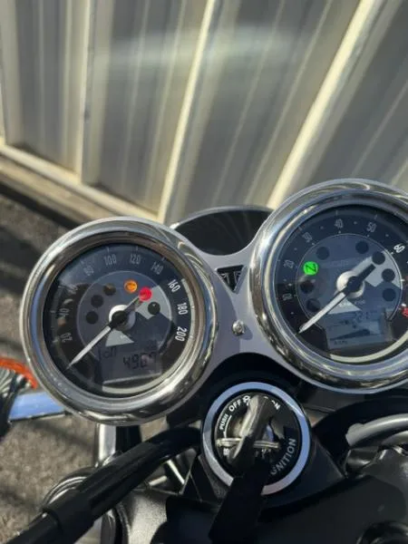 BONNEVILLE T120