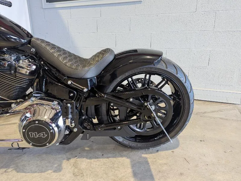 SOFTAIL BREAKOUT 1868