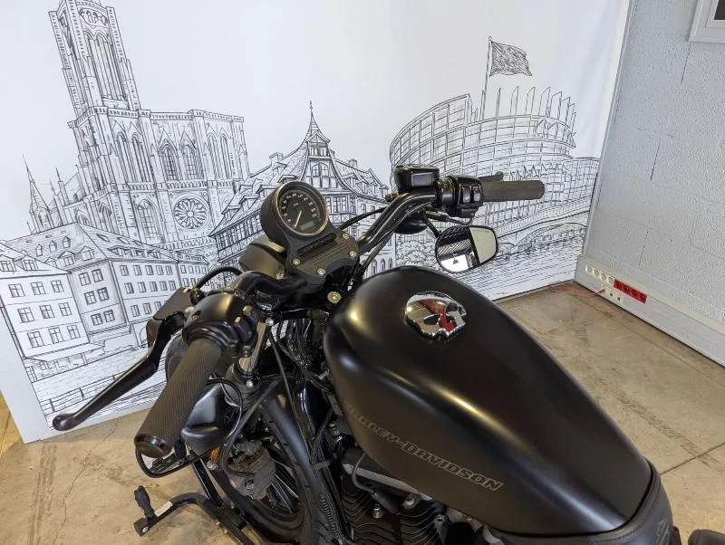 SPORTSTER IRON 883