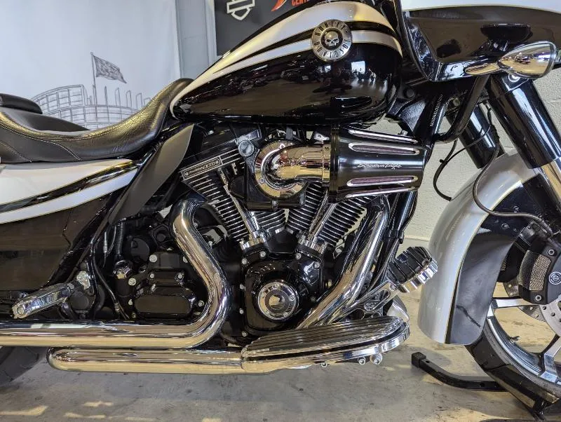 TOURING ROAD GLIDE 1800 CVO