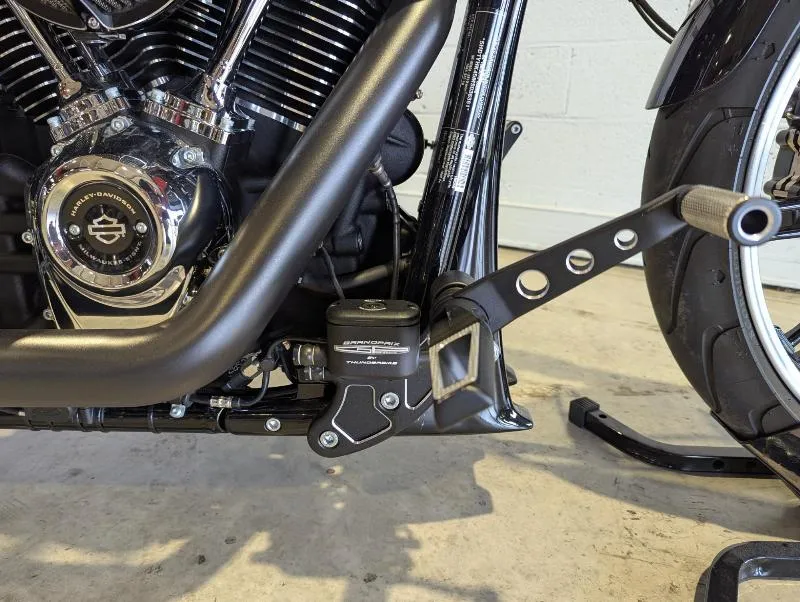 SOFTAIL BREAKOUT 1868