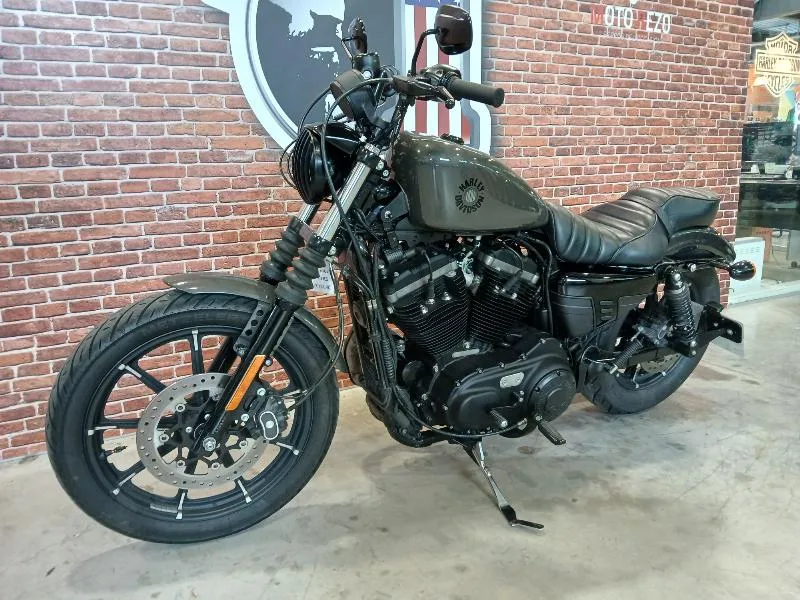 SPORTSTER 883