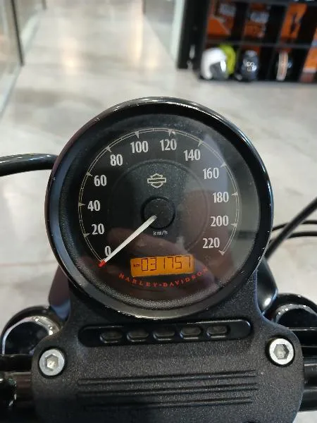 SPORTSTER 883