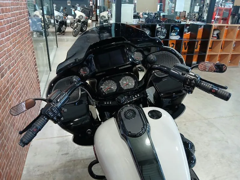TOURING ROAD GLIDE 1923 CVO