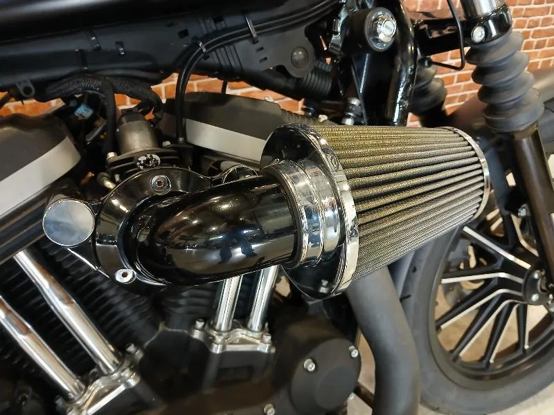 SPORTSTER IRON 883