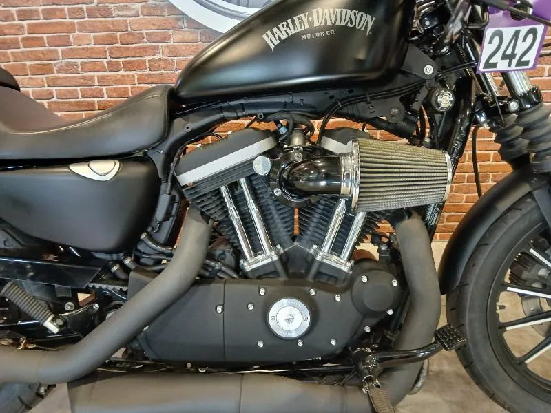SPORTSTER IRON 883
