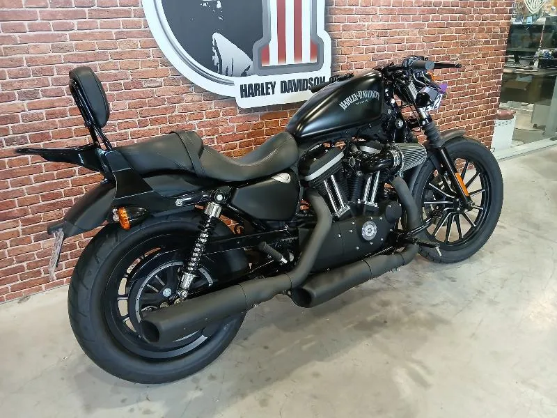 SPORTSTER IRON 883