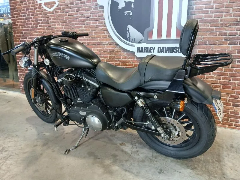 SPORTSTER IRON 883