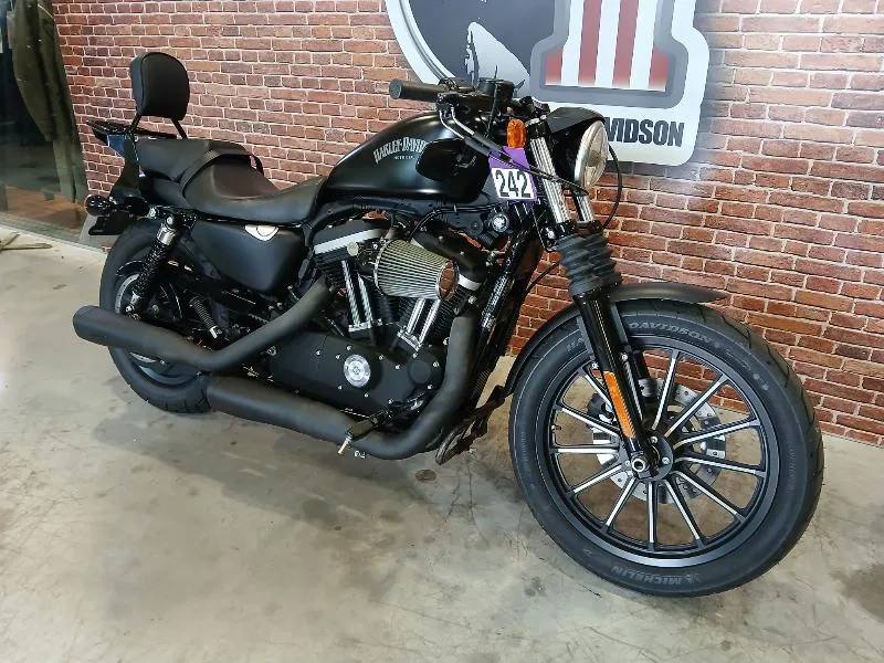 SPORTSTER IRON 883