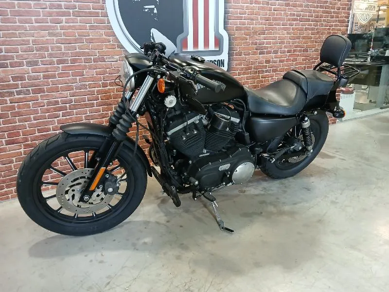 SPORTSTER IRON 883
