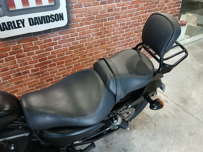 SPORTSTER IRON 883