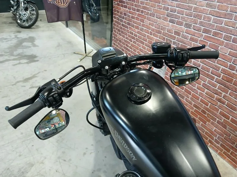 SPORTSTER IRON 883