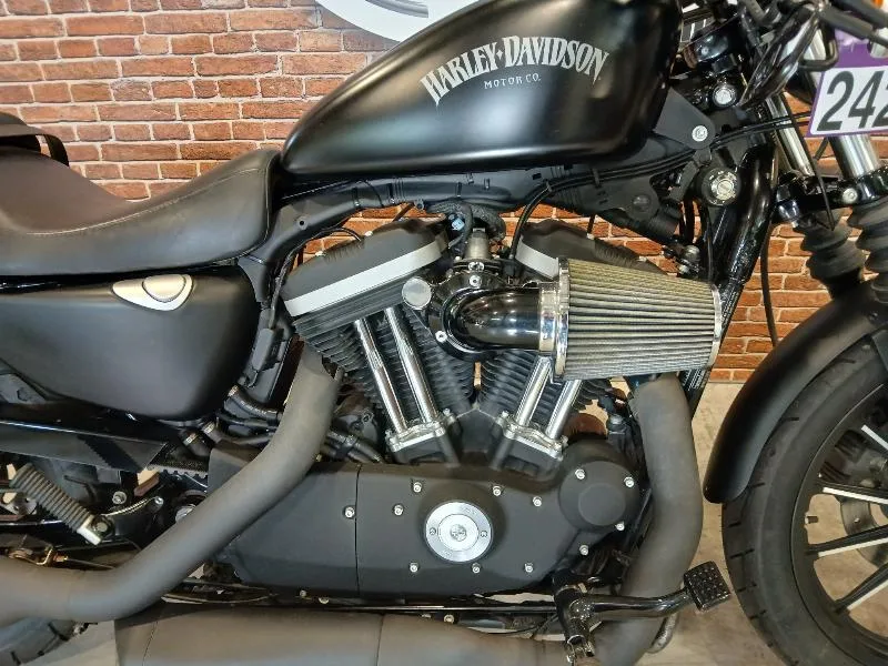 SPORTSTER IRON 883