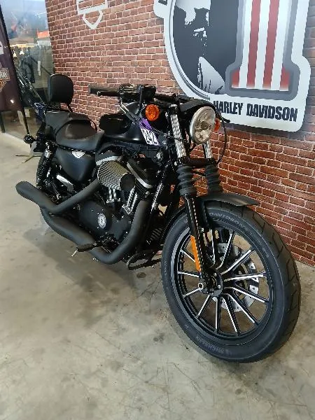 SPORTSTER IRON 883