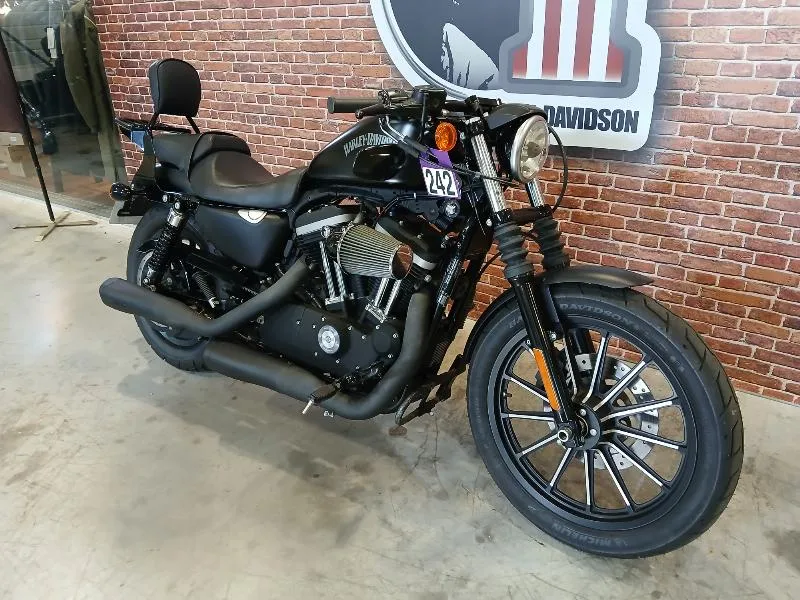 SPORTSTER IRON 883