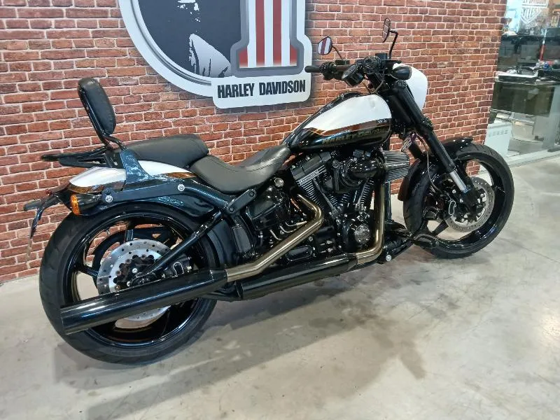 SOFTAIL BREAKOUT 1800 PRO STREET CVO