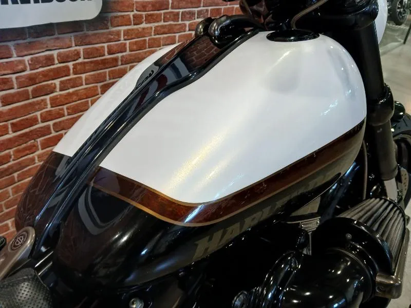 SOFTAIL BREAKOUT 1800 PRO STREET CVO