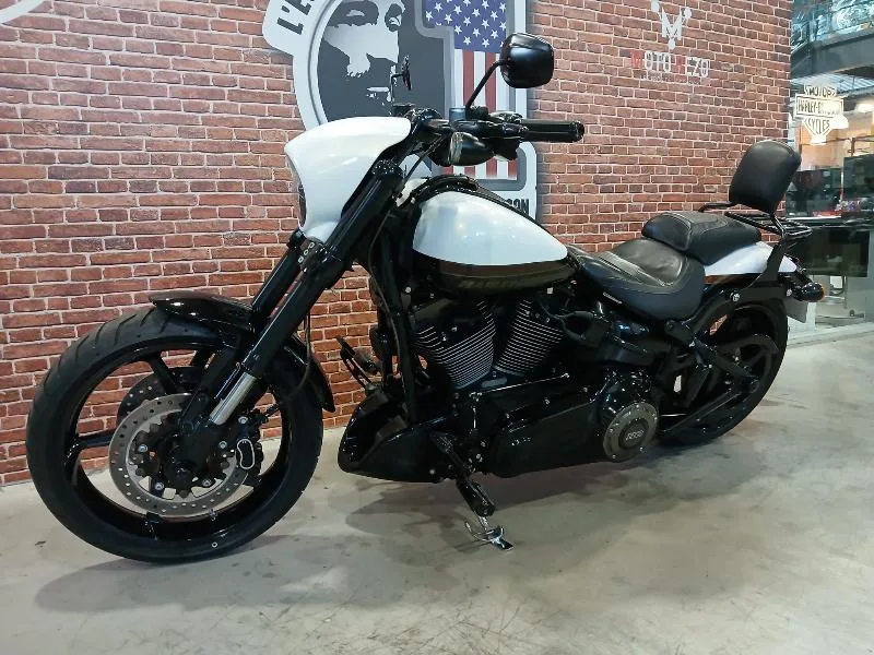 SOFTAIL BREAKOUT 1800 PRO STREET CVO